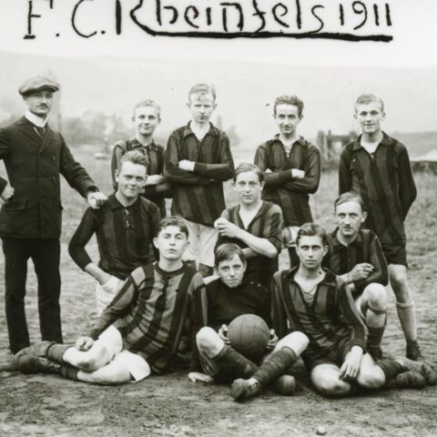 fußball-spieler-des-fc-rheinfeld-1911